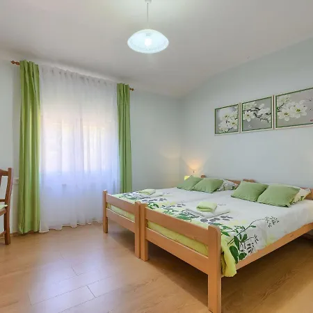 Nyaraló Liberat - Roj414 By Interhome Pazin