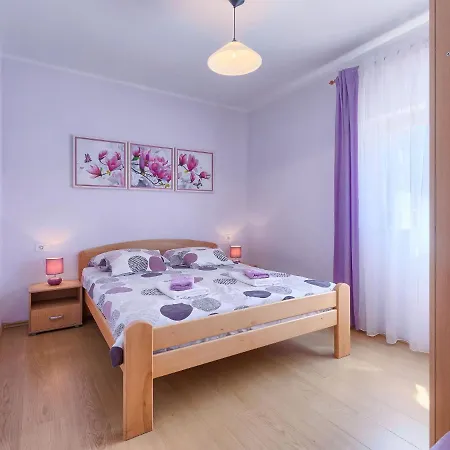 Nyaraló Liberat - Roj414 By Interhome *