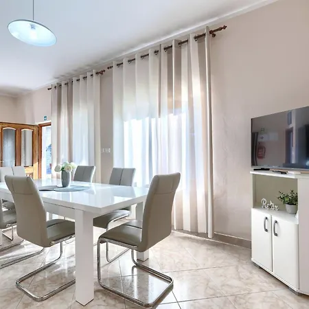 Liberat By Interhome בית נופש פאזין
