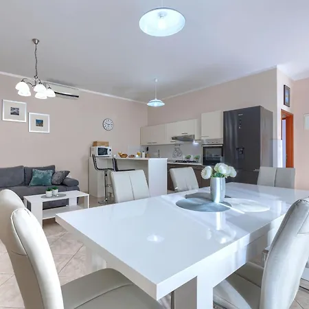 Liberat By Interhome פאזין